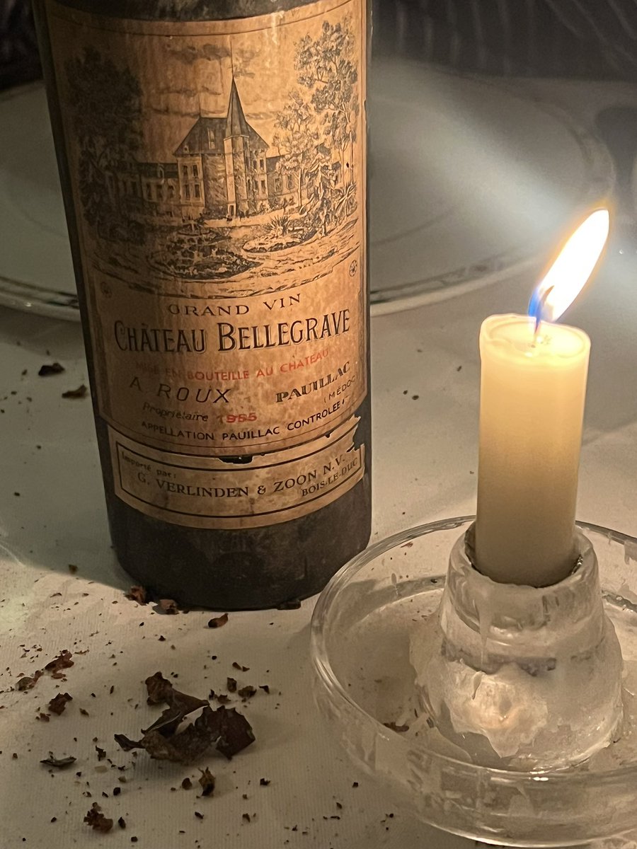 willem_kool's tweet photo. #lifeiskool mijn 71e verjaardag werd gevierd in restaurant Chez George hartje @AmsterdamNL Hoogtepunt was openen wijn uit mijn geboortejaar 1955: Chateau Bellegrave uit Pauillac. Kurk verkruimelde maar wijn prima met mooie fruittonen. https://t.co/LM1gBP58zk