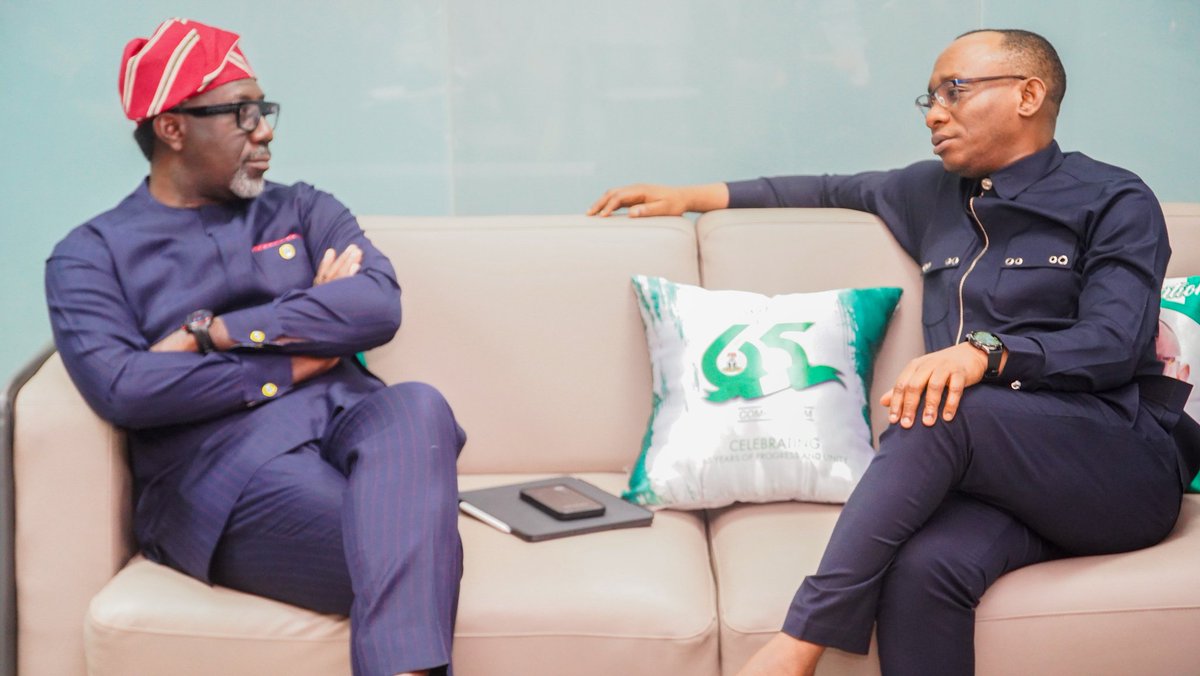 NaicomNG's tweet photo. PHOTO NEWS

The Commissioner For Insurance, National Insurance Commission (NAICOM), Mr. Olusegun Ayo Omosehin, paid a working visit to the Director-General of the Bureau of Public Procurement (BPP), Dr. Adebowale Adedokun, at his office in Abuja.
#NIIRA2025 #Insurance#NAICOM https://t.co/cY5DryzPBj