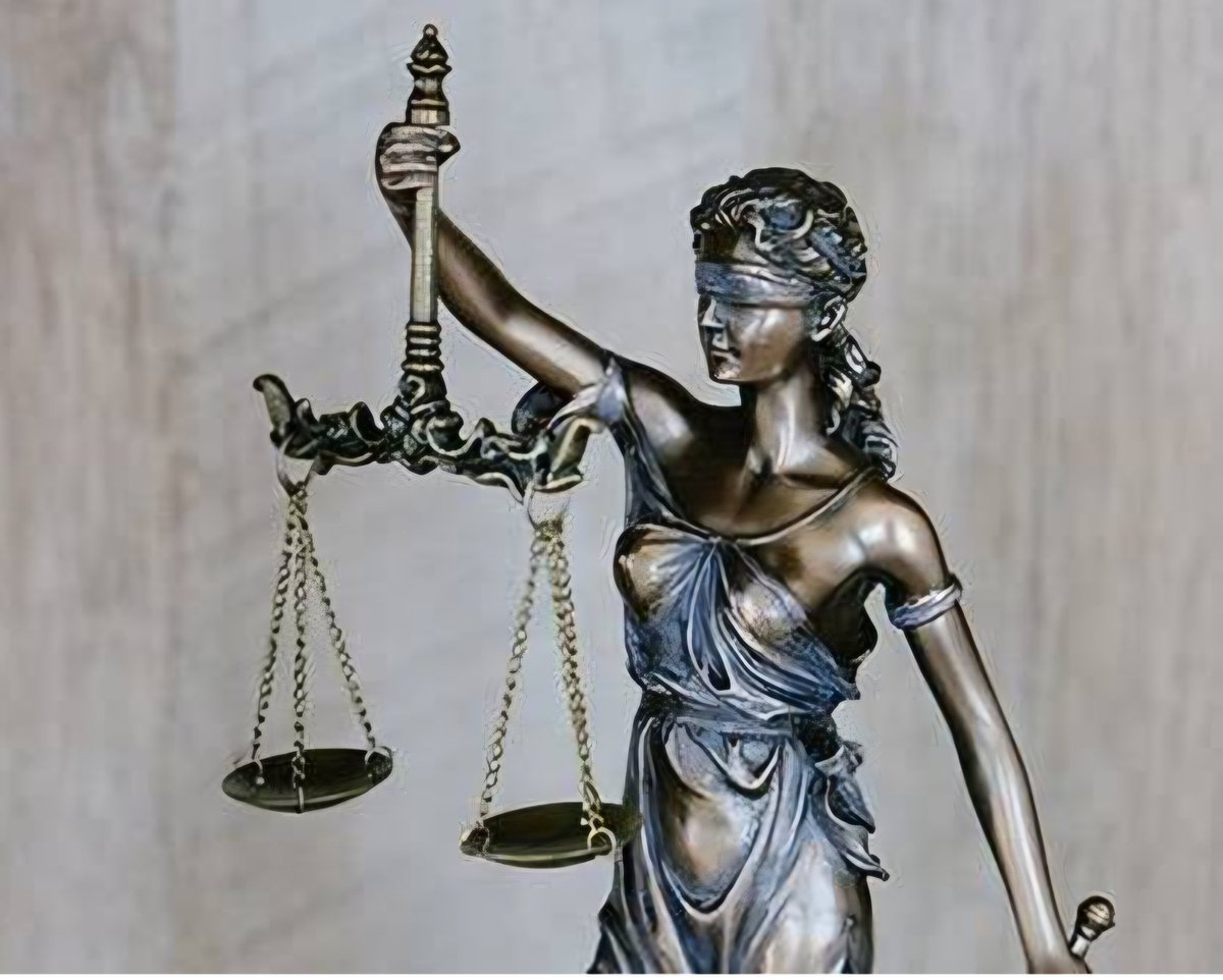 Danas je Svetski dan socijalne pravde.
A kod nas?
Decu lečimo SMS porukama.
Stan je luksuz.
Potrošačka korpa je misaona imenica.
Ako je pravda privilegija, onda to nije pravda.
Socijalna pravda nije milostinja — to je pravo!