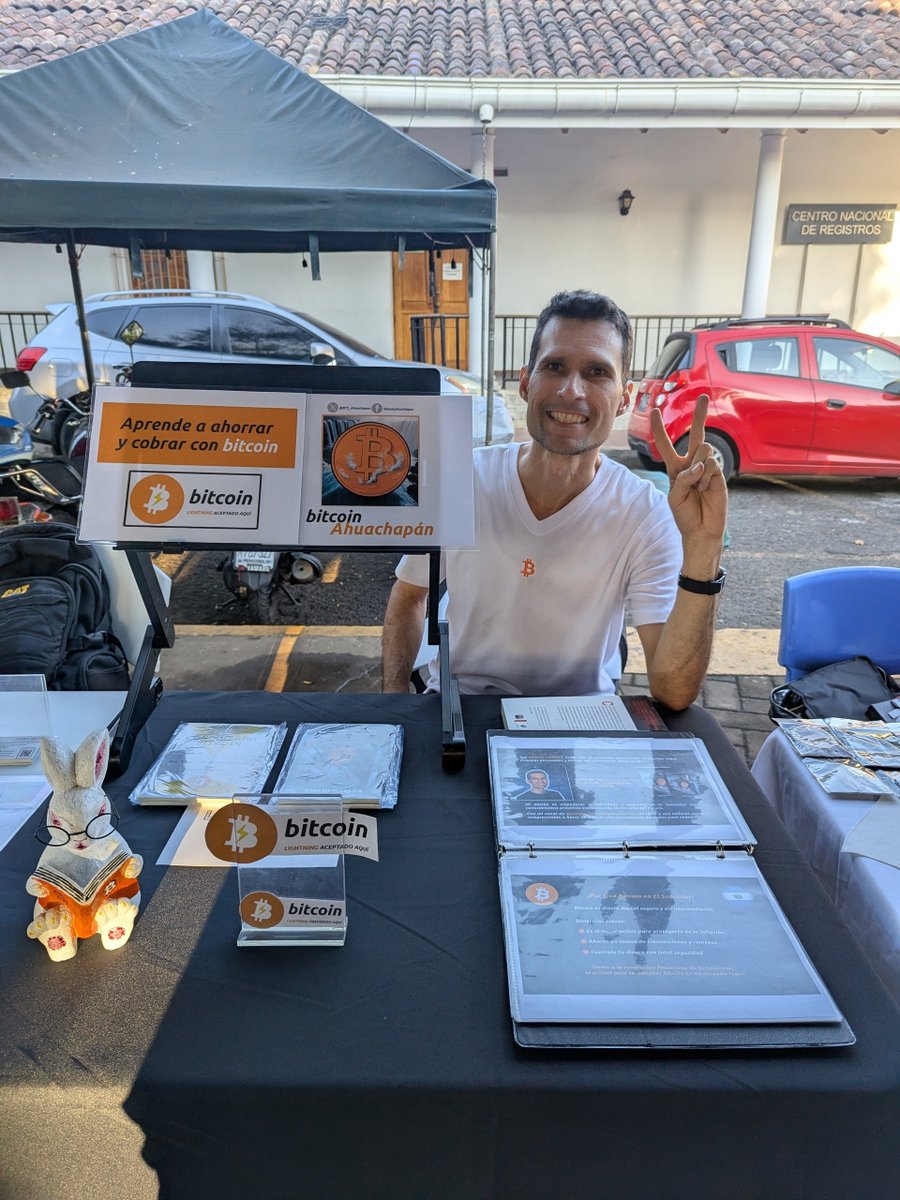 BTC_Ahuachapan's tweet photo. Hoy hasta la 1pm en la Feria de Emprendedores. Aparta una Mini-clase GRATIS de Bitcoin (30 min, máx 2 pers/turno) 💰⚡
📍 Parque Concordia, Ahuachapán
📱+503 7654 0393
#BitcoinAhuachapan #Bitcoin #ElSalvador #btc https://t.co/JO2BLiCY2l