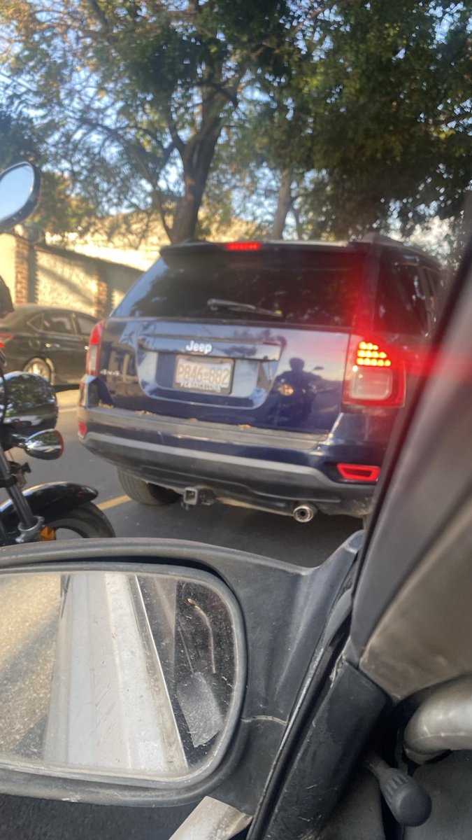 REILEIGTH's tweet photo. Señore @VMTElSalvador @PNCSV  esta señora golpeó mi carro y huyó https://t.co/wIJIc3dCt7