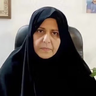 این شیر زن رو خاطرتون هست. 
شمایی که پشت اکانت فیک بدون عکس و اسم به همه توهین میکنی و حتی تخم نداری با هویت واقعی فعالیت کنی، ایشون مذهبیه، اما طرفدار رژیم نیست و تمام قد جلوی ج ا وایساد. اونی که با ج ا هست مذهبی نیست بیشرفه
تفرقه ایجاد نکنین. فحش ندین. 
آدم باشین لطفا!
