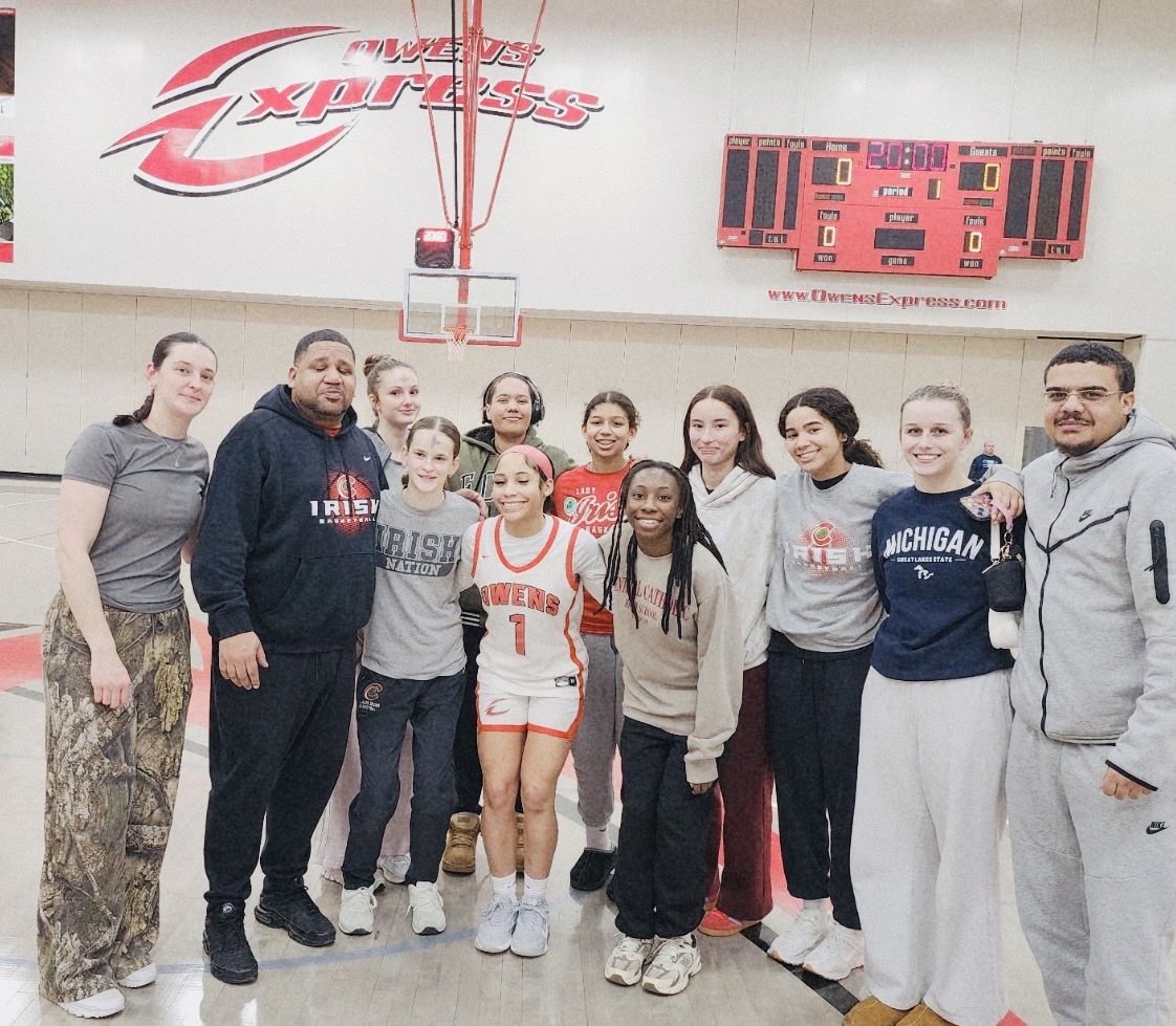 CliftonHodges10's tweet photo. Thanks Lady ☘️ for supporting my daughter for their League Championship… #OwensExpress https://t.co/5oBuLnolEr