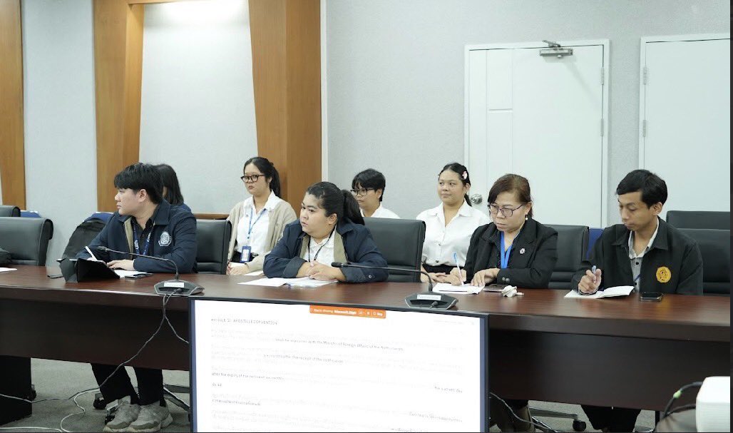#กรมการกงสุล จัดการประชุมยืนยันความพร้อมการเป็นภาคีอนุสัญญา Apostille ของไทย

อ่านข่าวเพิ่มเติมที่ : facebook.com/share/p/1EPJSv…
#thaiconsular