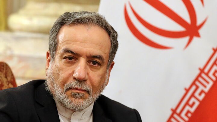 AxisResistanceX's tweet photo. Iran's Foreign Minister Seyyed Abbas Araghchi says that Iran does not consider Americans as its enemies, it considers the US government's polices as hostile against Iran, adding that when those hostiles end, Iran could consider having different relations with the US. https://t.co/1iqOlGzL7v