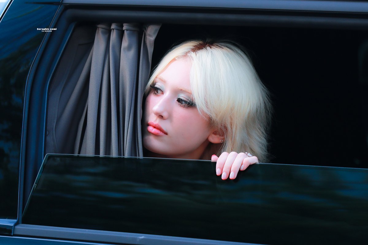 𝐒𝐞𝐫𝐚𝐩𝐡𝐢𝐜 𝐬𝐨𝐦𝐢 tweet media