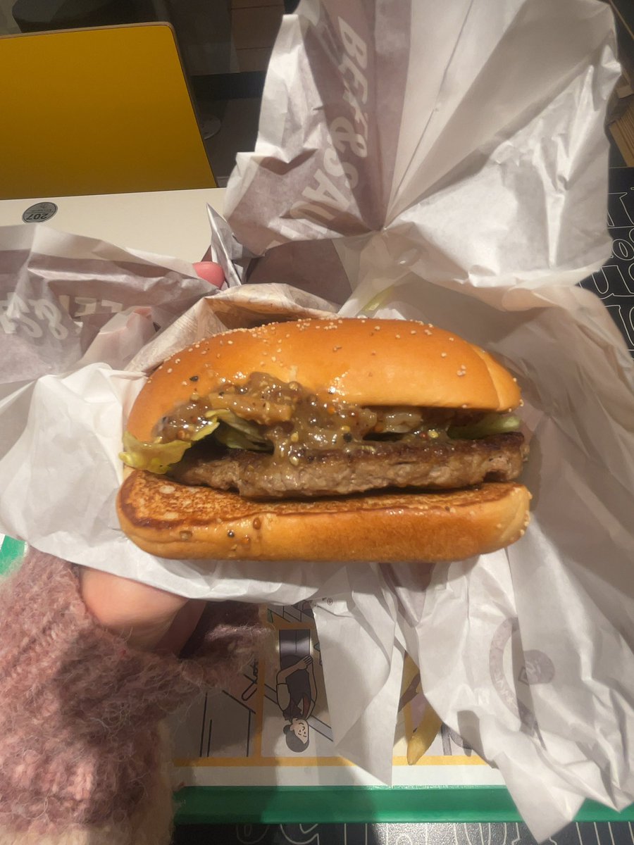 mauaishite's tweet photo. 普段優柔不断のくせに箇所材買う時は迷わずかごに入れるのはどういうことですか❓ https://t.co/UMxSu8tIj5