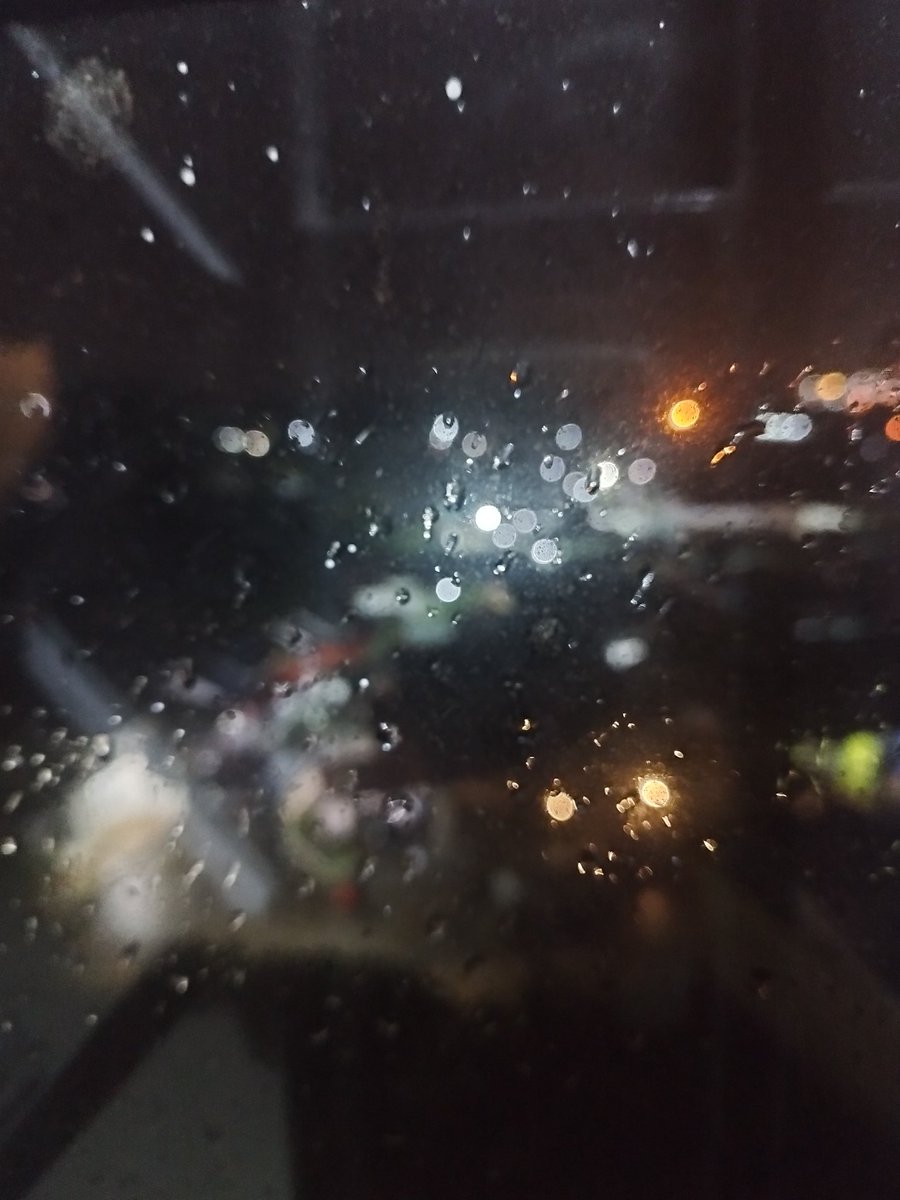 prestikasoo's tweet photo. Syahduuu 🌧️ https://t.co/GbpBTqJZQT