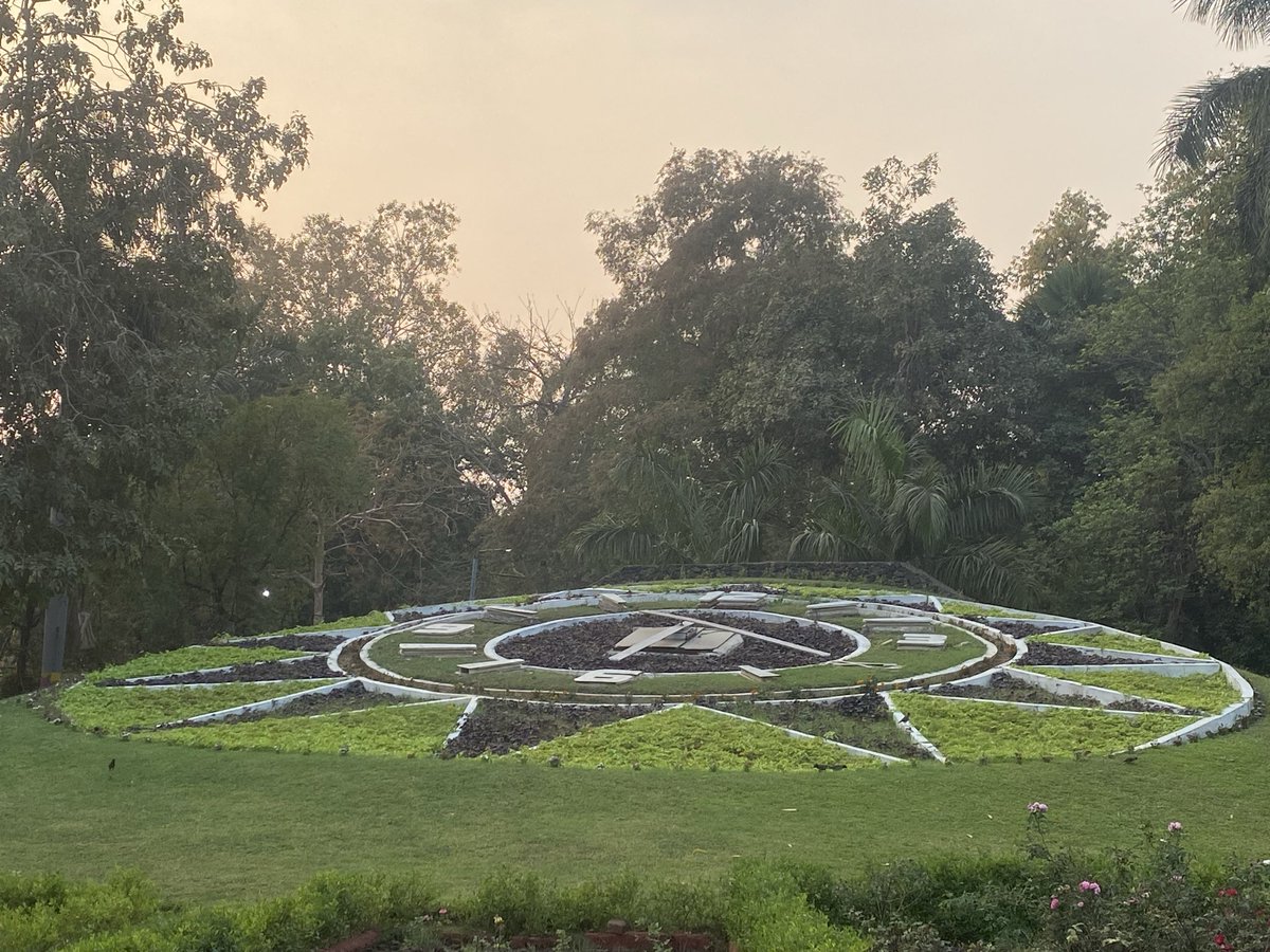 marathe's tweet image. 4 miles Morning jog at Sayaji Park, Baroda 🌿🏃‍♂️ Clean, lush green, and those fountains keep the air fresh &amp;amp;  cool. And of course, the giant flower clock; an absolute showstopper! 📸
#Baroda #SayajiBaug #FlowerClock #बडोदे