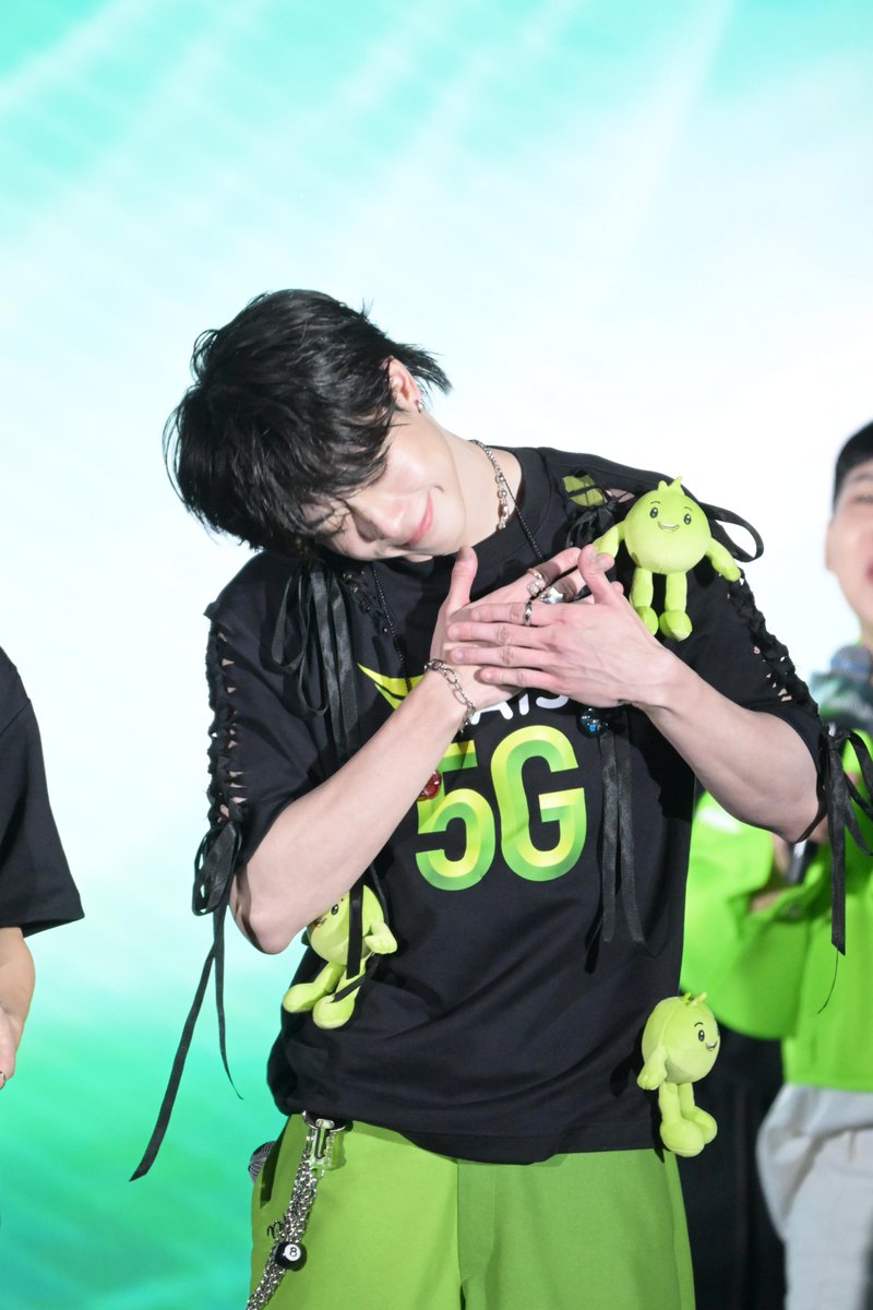 ทีมที่แพ้ ก็ต้องดูแลตัวเอง 
อะหยอกๆๆ น่ารักขนาดนี้ จะเรียกว่าลงโทษได้ยังไงกัน 🥹🫶

ใครใจละลายจากโมเมนต์นี้บ้าง มาหวีดกันตรงนี้เลย! 👇

#AISINFINITEUS
#AISwithTHANKS 💚