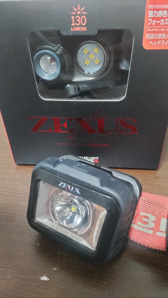 10年近く手元を照らしてくれたZEXUSのZX-160X。 バッテリー付きだっ