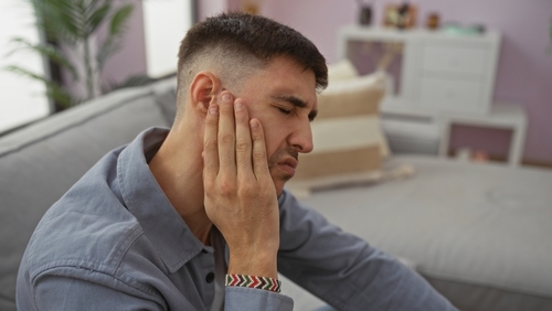 HUSKYHealthCT's tweet image. Toothaches can be caused by cavities, injuries, and more. Treatment for your #toothache may depend on the cause. Learn more about toothaches and when you should see a medical professional here: 
ow.ly/byJ250Yhy4T