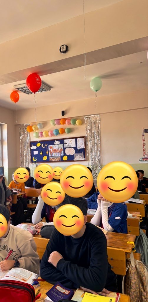 Okulumuzda sabun da var, ramazan kutlamaları da, ışıl ışıl, rengarenk 🌺
Çocuklar eğlendi, keyif aldı, cıvıl cıvıllar 😍 
Güzel nesiller yetiştireceğiz 💎