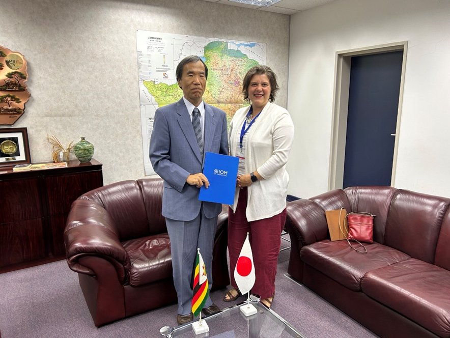On 20 Feb., Ambassador Maekawa received a courtesy call from Ms. Diana Cartier, Chief of Mission of <a href="/IOMZimbabwe/">IOM Zimbabwe</a> , and was briefed on IOM’s work, including support for border immigration control. They also exchanged views on support for the Zimbabwean diaspora.