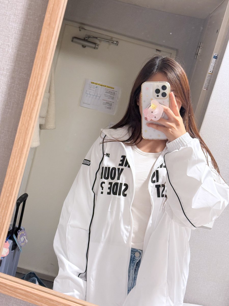 เสื้อน้องแจมน่ารักมากๆๆๆๆๆ เหมาะกับเอาไว้ใส่กันแดดที่ราชมัง tds5 มาได้เลย กันลม ไม่กันหนาว เหมาะกับอากาศประเทศไทยมาก ขวัญใจพี่วิน เอฟด่วนๆๆๆๆ