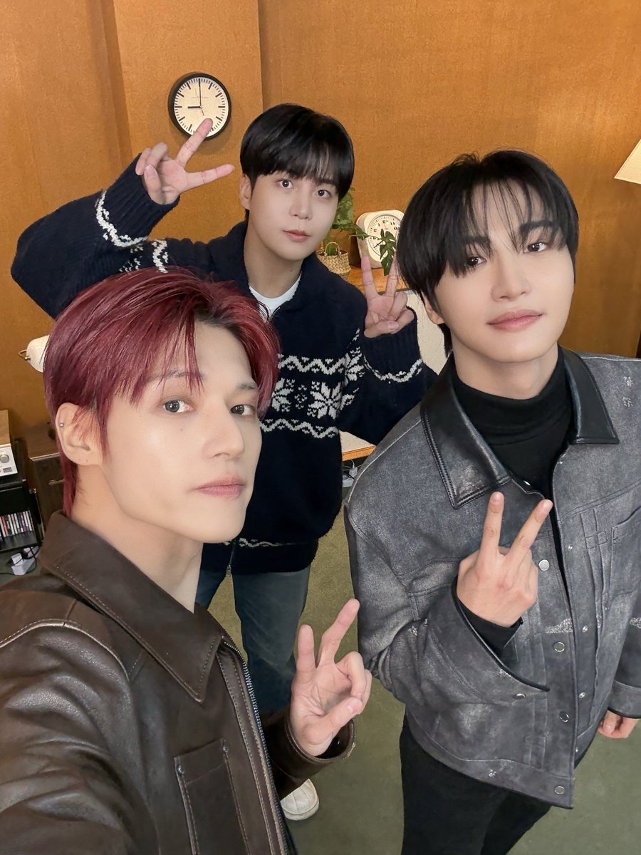 [📷] #슬기네사진관 Behind Photo 

슬기네 사진관에서 기록한 하루 📸
올해의 목표도 멤버들과 함께하고 싶은 💖돈독티즈💖
단합 대회, 기대해도 되나요? 🤩

#ATEEZ #에이티즈 
#SEONGHWA #성화 #WOOYOUNG #우영 #JONGHO #종호