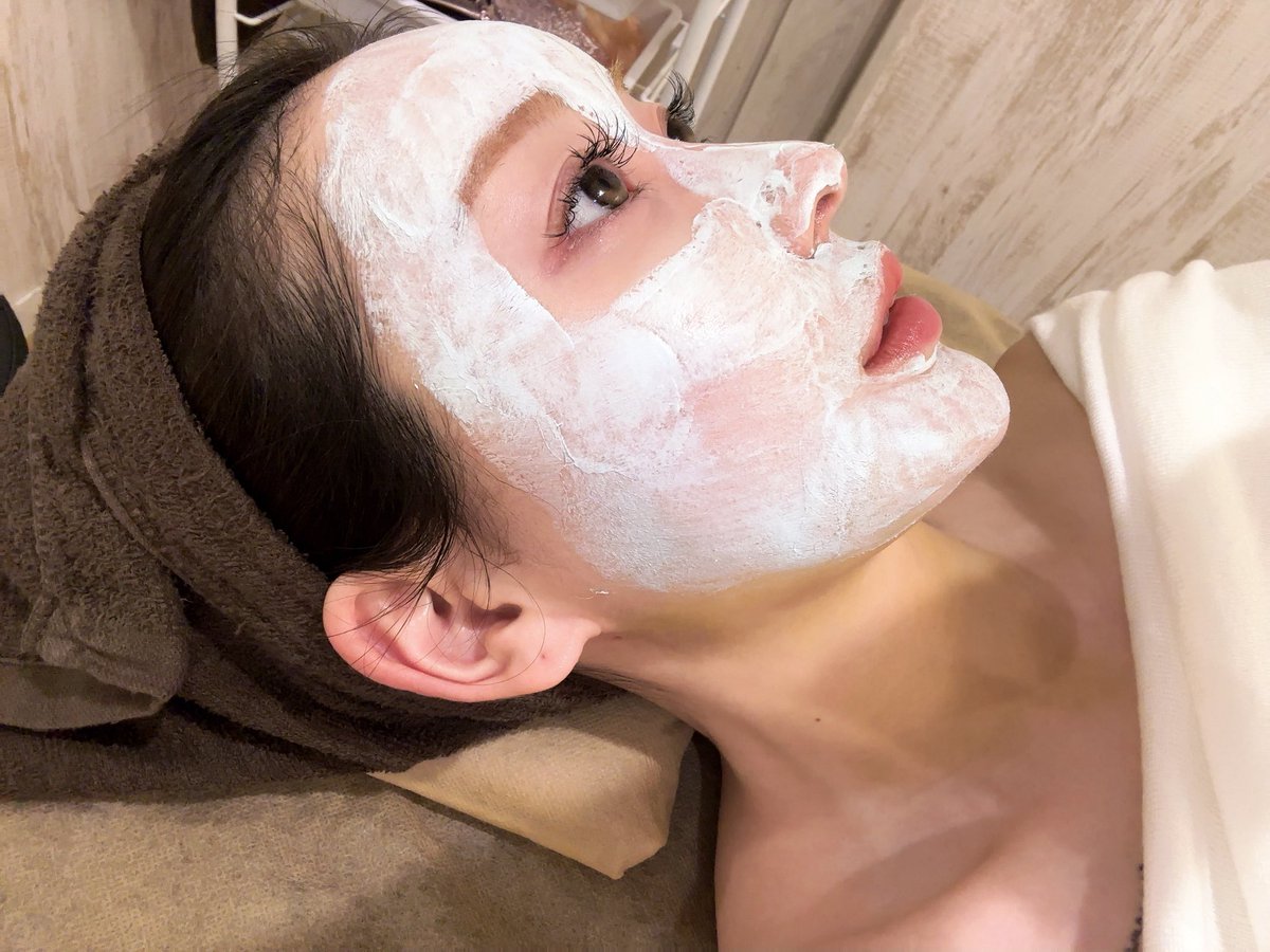 東京行ったら必ず行く<a href="/une_limit/">肌質改善Une limit(代々木上原店、中目黒店)</a> 
ここ行った後の肌が今までで一番綺麗で化粧ノリよくて大ハマりしてます😭
肌管理一通りしてみて、結局私の肌悩みの原因って乾燥が大きいことがわかって
今はしっかりお肌に水分を入れることを意識してサロンでも施術してもらってます。