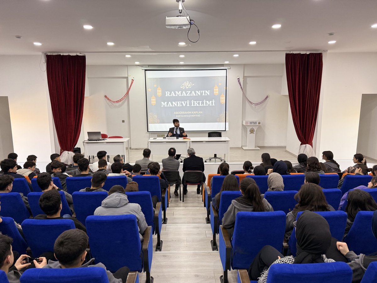 Okulumuzda “Ramazan’ın Manevi İklimi” Konulu Söyleşi Düzenlendi

Kurtalan İlçe Müftüsü Abdürrahim Kaplan, okulumuzda düzenlenen program kapsamında “Ramazan’ın Manevi İklimi” konulu bir söyleşi gerçekleştirdi. Programda Ramazan ayının bireysel ve toplumsal hayata kattığı manevi