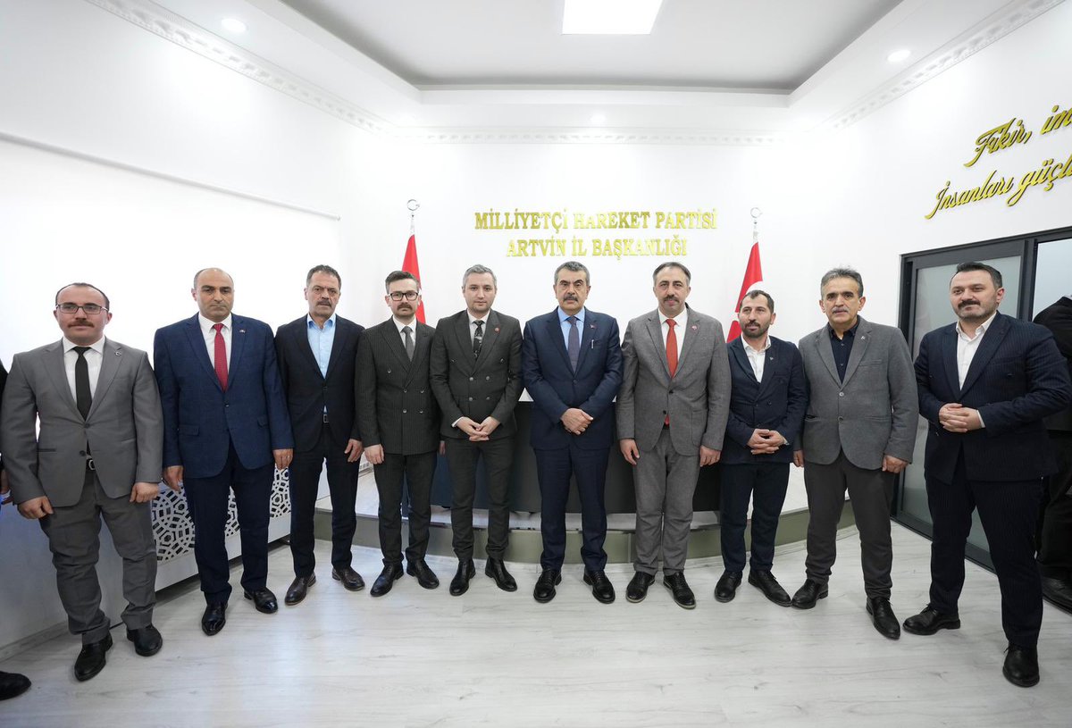 📍Artvin

Milliyetçi Hareket Partisi Artvin İl Başkanlığını ziyaret ettik. Değerli İl Başkanı Sayın Serdar Kılınç ve il teşkilatıyla bir araya geldik.

Cumhur İttifakı’nın sarsılmaz birlikteliği ve millî iradeye dayanan güçlü duruşu, Türkiye Yüzyılı hedeflerimize kararlılıkla