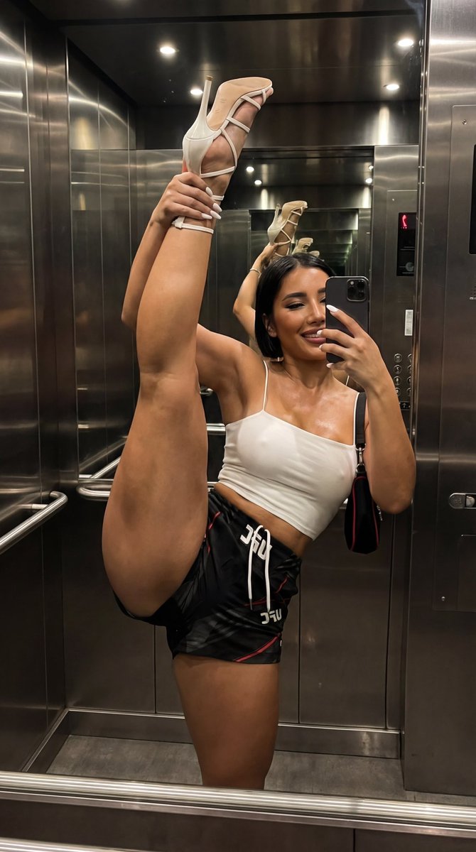 AnnaBgoRodeo7's tweet image. I wasn’t even trying but the mirror said yes 😏✨ Fit doing everything it needs to do today. #style