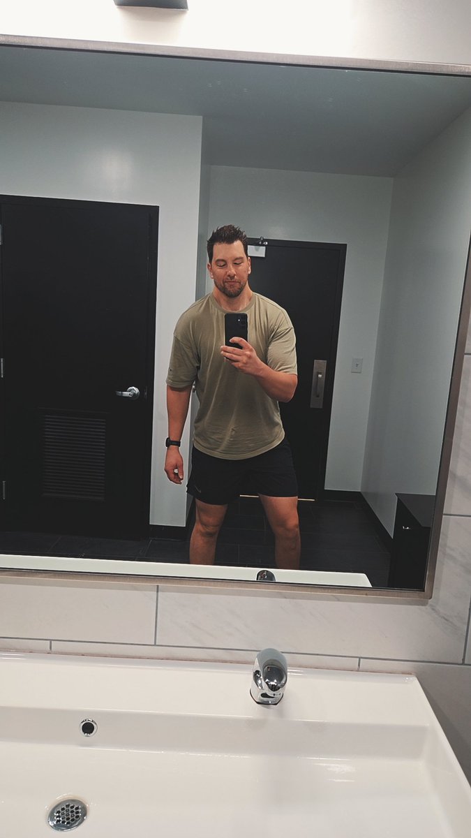 𝔇𝔞𝔳𝔢 tweet media