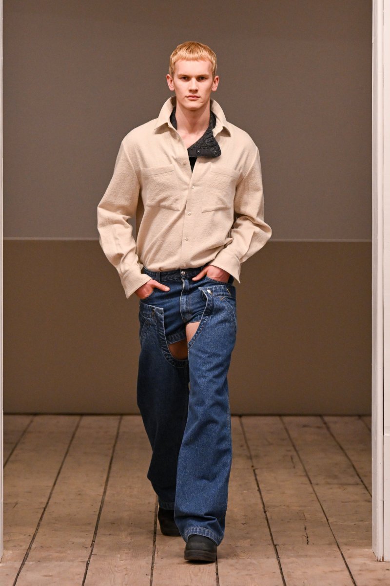 Fuckingyoung's tweet image. ECKHAUS LATTA Fall/Winter 2026 #NYFW 
fuckingyoung.es/eckhaus-latta-…