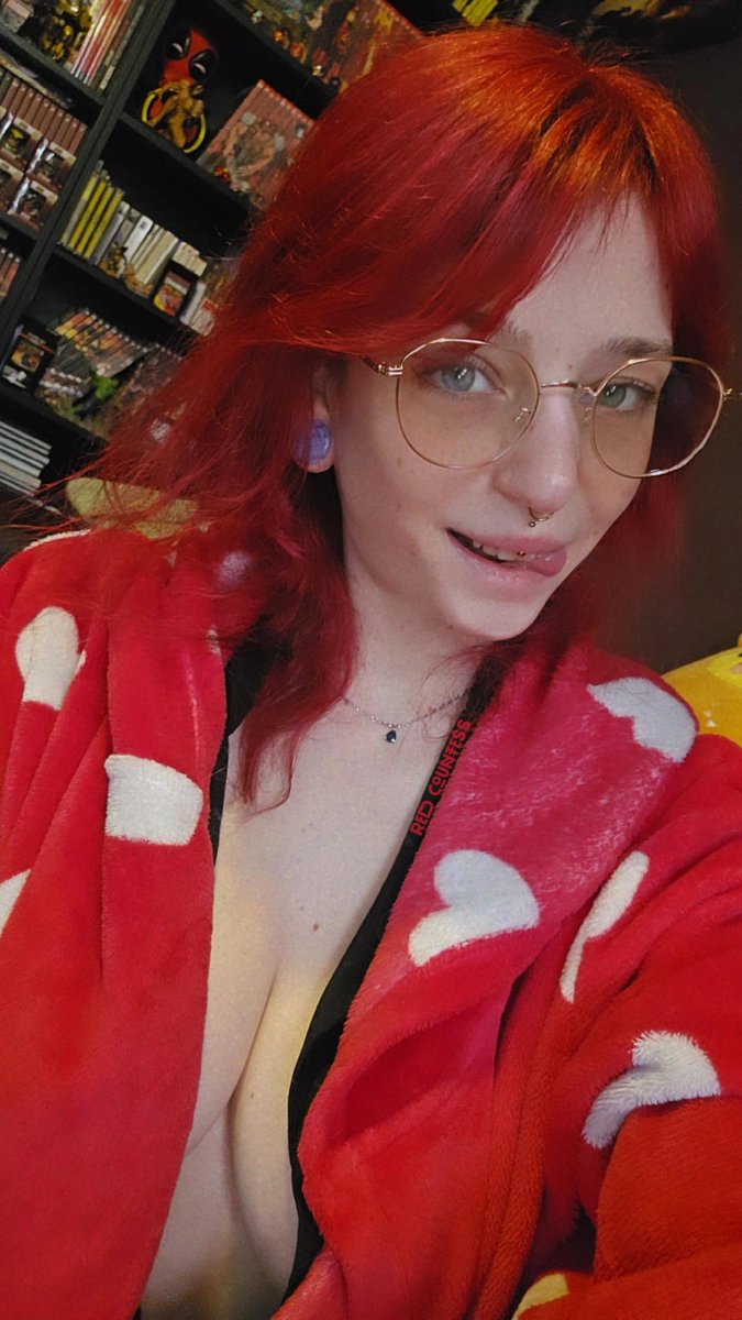 Friday afternoon 🫣 #FridayVibes #redhairgirl