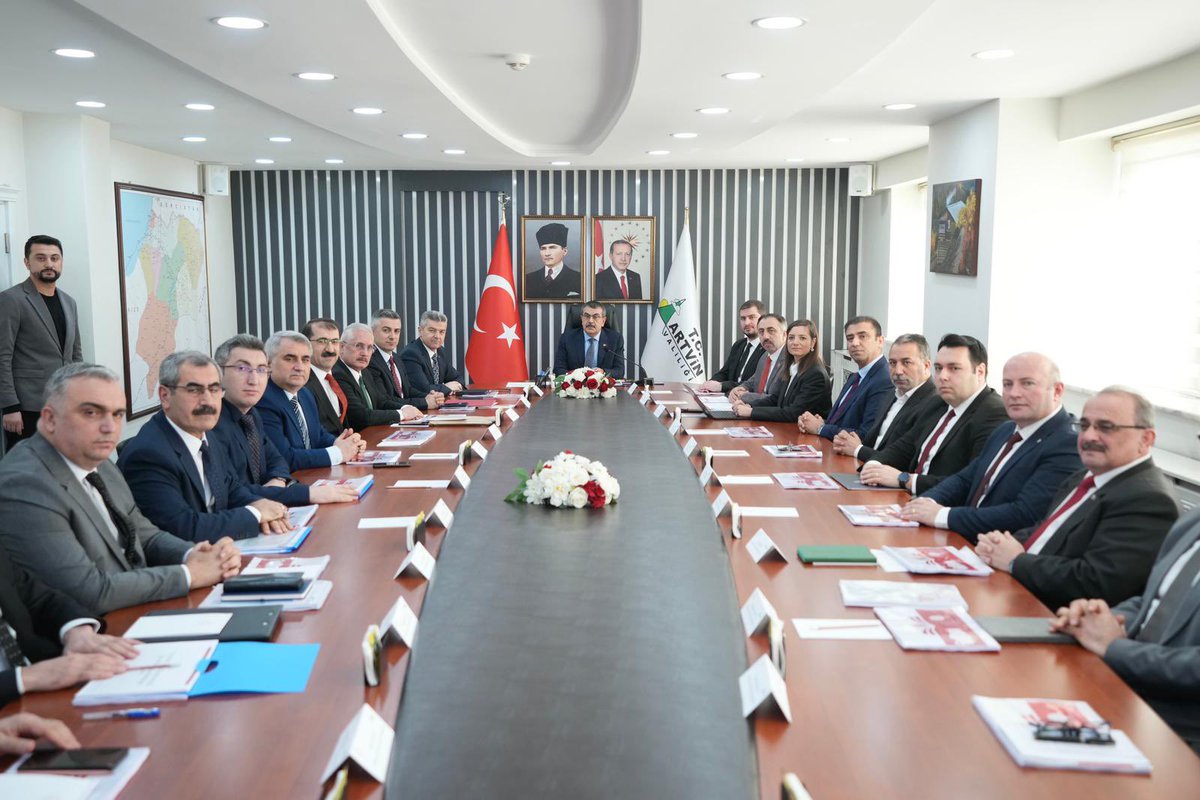 Millî Eğitim Bakanı <a href="/Yusuf__Tekin/">Yusuf Tekin</a>, Artvin İl Eğitim Değerlendirme Toplantısı’na Başkanlık Etti

“Okullarımızda şu anda gerçekten cıvıl cıvıl bir tablo var. Odağına ana tema olarak yardımlaşma, dayanışma ve kardeşlik temalarını aldık. Bu sürece katkı veren herkese teşekkür