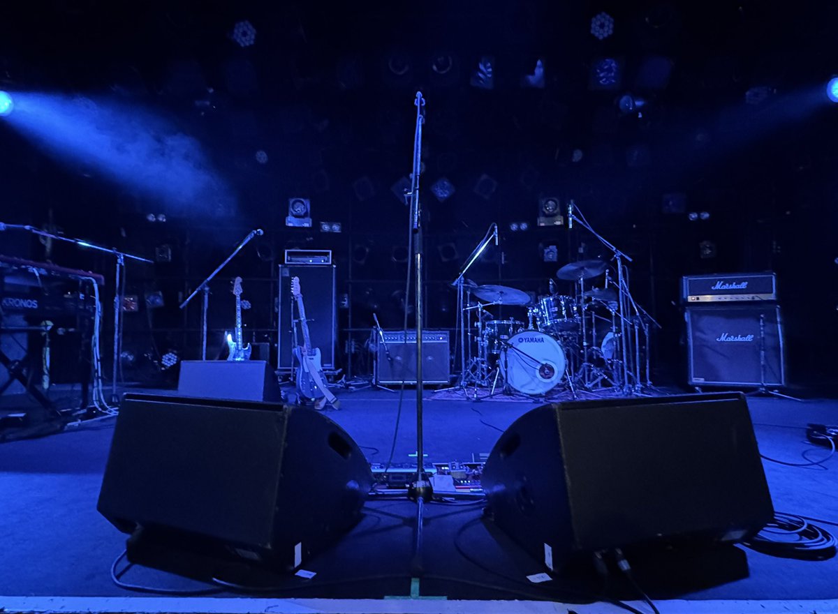 ricca_mon's tweet photo. 新体制HALLEYのお披露目ライブ、観てきました
新曲がえらくよかったな~
個人的に、1曲目がめちゃくちゃすてきでしたね
*抽選整番のA1番なんて、生まれて初めてかも!
#HALLEY
#PENTODE
#CLUBQUATTRO https://t.co/4FMyiZ5QHV