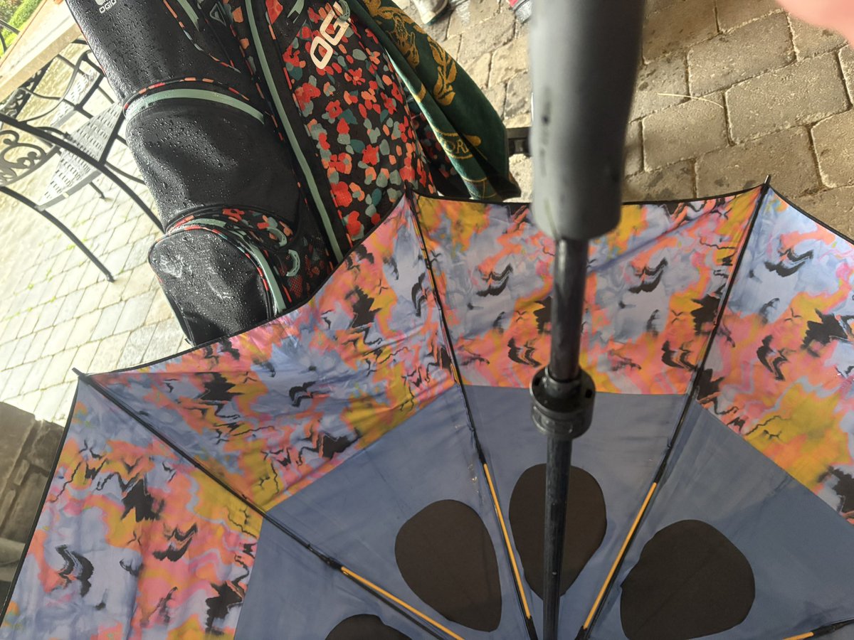 AMack90's tweet photo. @OGIO_EU Umbrella purchased for €60 in July 2025, used a handful of times and already has 2 faults…
Loose connector near the handle (picture 2) means the umbrella won’t stay closed as the connector just lifts and opens the umbrella. Really unhappy and hope your can help please. https://t.co/OtLIVgwWn4