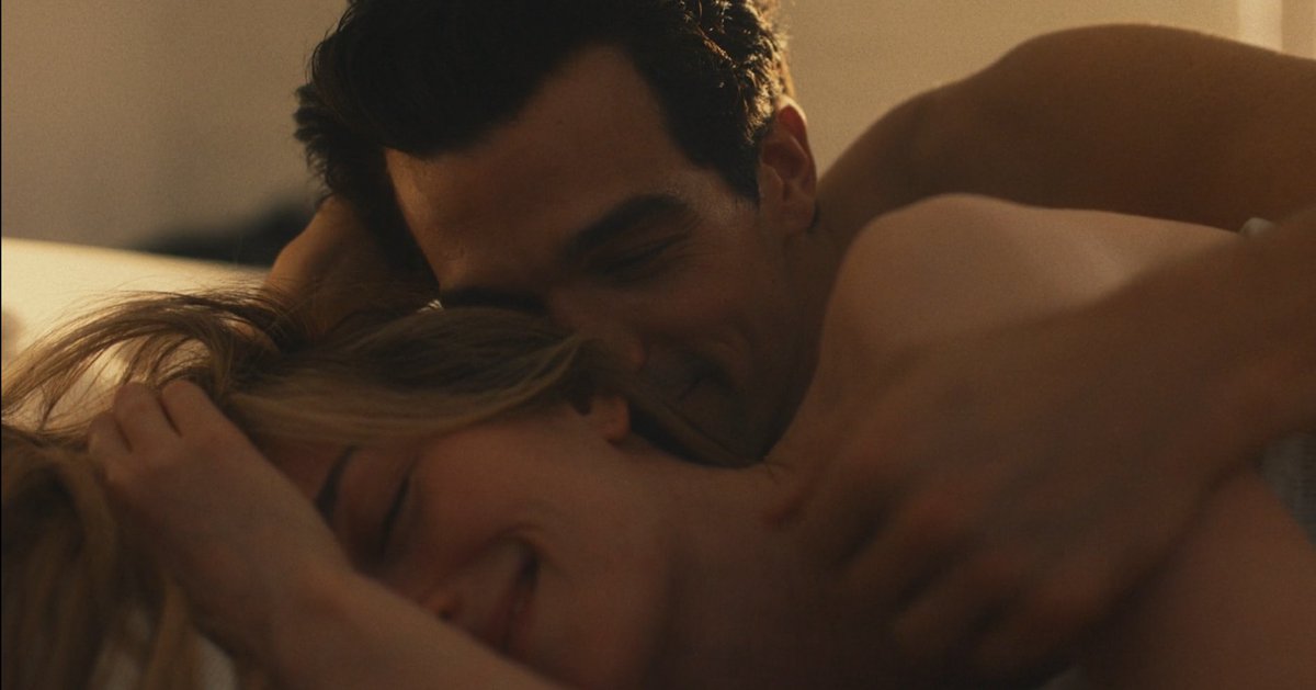 evelynstheo's tweet photo. FALLING IN LOVE LOOKS LIKE THIS #lovestory https://t.co/Emx9TtbPFZ