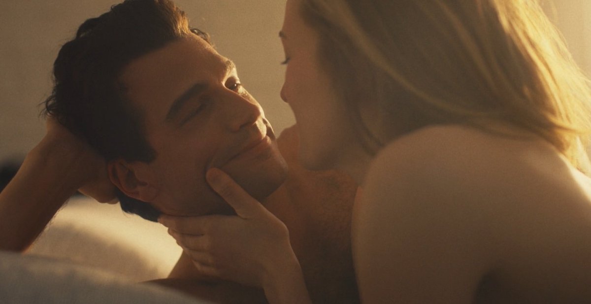 evelynstheo's tweet photo. FALLING IN LOVE LOOKS LIKE THIS #lovestory https://t.co/Emx9TtbPFZ