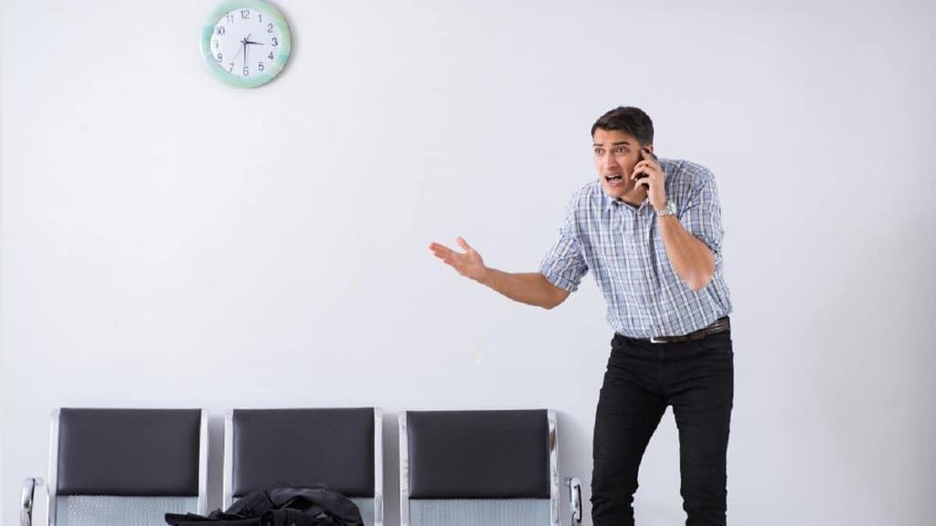 د. خالد النمر: نصيحة: لاتحاول أبداً إستثارة شخص قبل الافطار في رمضان ولو بالمزاح لأن البعض سيكون سريع الانفعال بسبب: نقص سكر. نقص سوائل. قلة نوم. اعراض إنسحابيه للقهوة والتدخين 