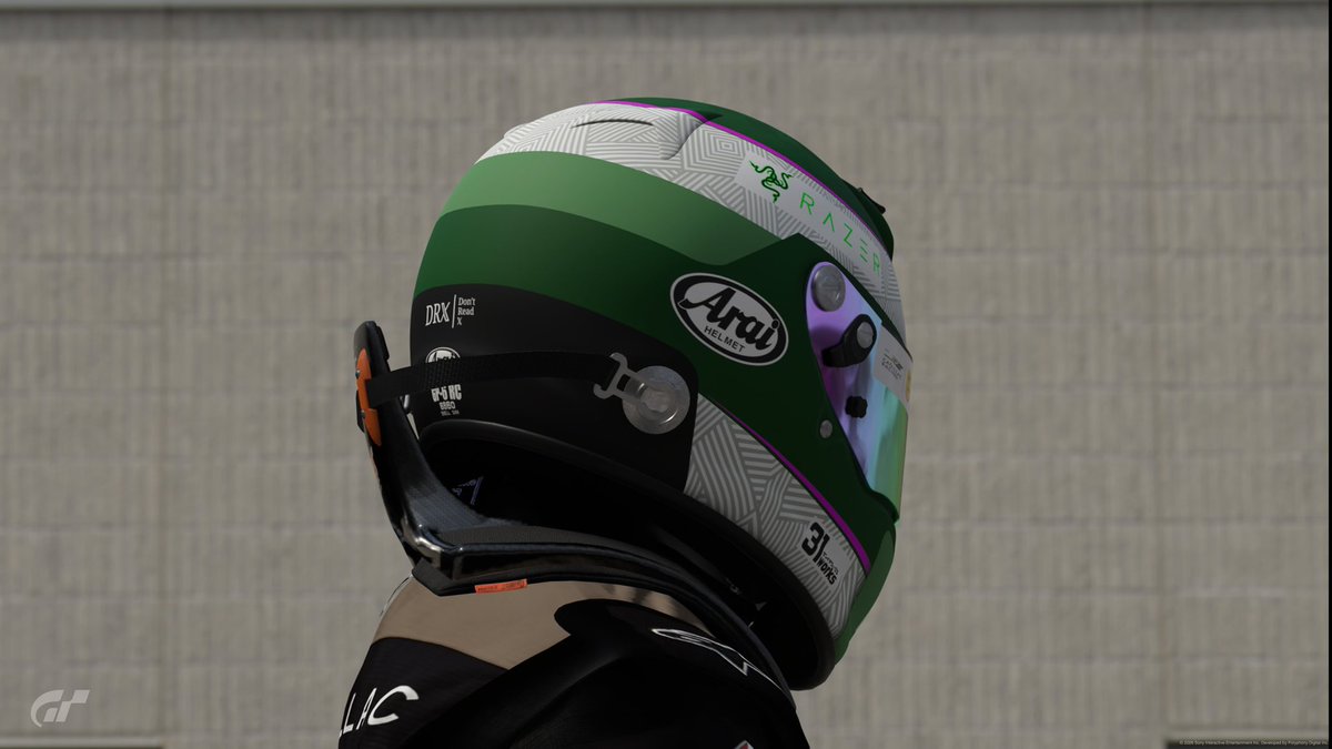 PonRacing_FScom's tweet photo. 今回のヘルメットは@Parado_X_Parado さんに
作成してもらいました
デザインも色も何もかも完璧すぎてとても
気に入ってます。最高です
Origineのスーツは自作しました https://t.co/dUNzdkQdgg