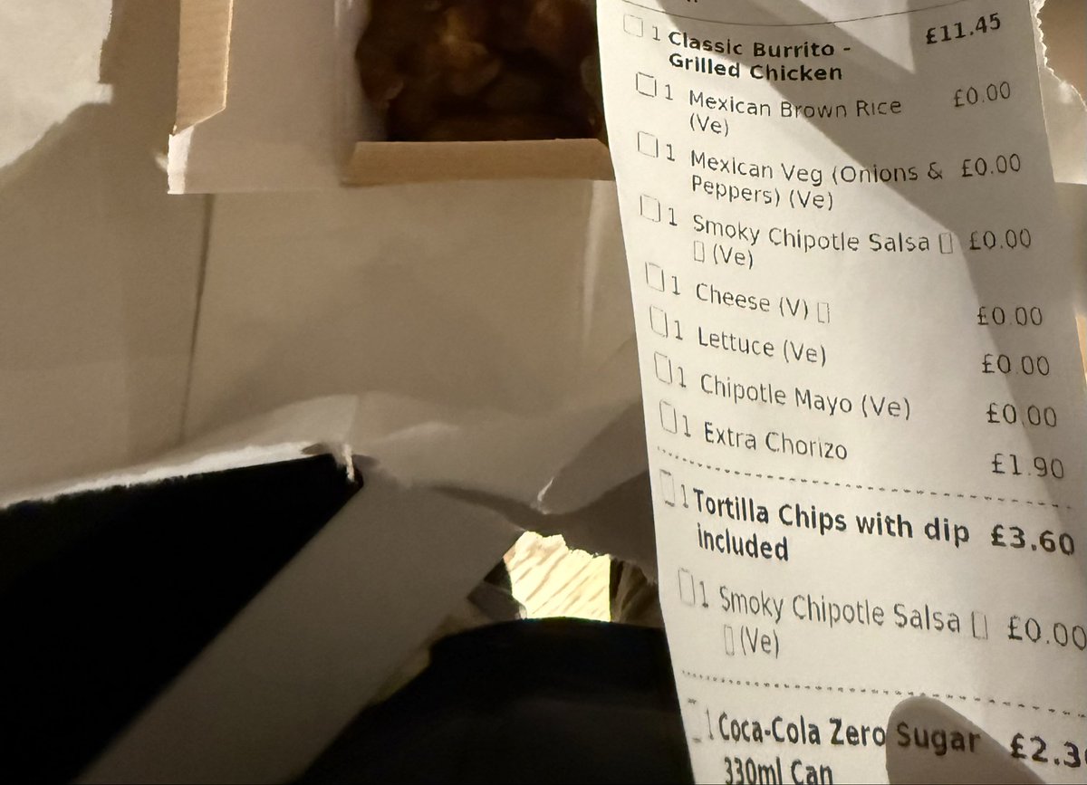 GrilledCrypto's tweet photo. @ubereats_uk @UberEats @UberUKI_Support not sure how 2 burritos, 2 chips and dips and a Coke matches to an order that turned up as chicken drumsticks and nothing else? https://t.co/cX6jiluQsh