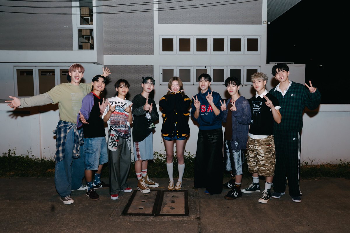 ขอบคุณพี่ <a href="/Jingjingyu364/">Jingjingyu36 ₊⋆ 🎀 🧸 ꔛ 𓂂</a> ที่มาร่วมเป็นส่วนหนึ่งในเพลง ‘ดื้อ (Cheeky)’ ด้วยนะค้าบบ~ ดีใจมากๆ ที่พี่จิงจิงมาเป็นพี่สาวคนสวยให้พวกเรา และมาเติมสีสัน เติมความสดใสให้เพลงนี้สมบูรณ์แบบขึ้นนะคับ พวกเรา LE7EL ขอฝากเพลงนี้ไว้ในอ้อมอกอ้อมใจทุกคนด้วยค้าบบบ 👽🌍✨ 

#LE7EL 
#GMMTV