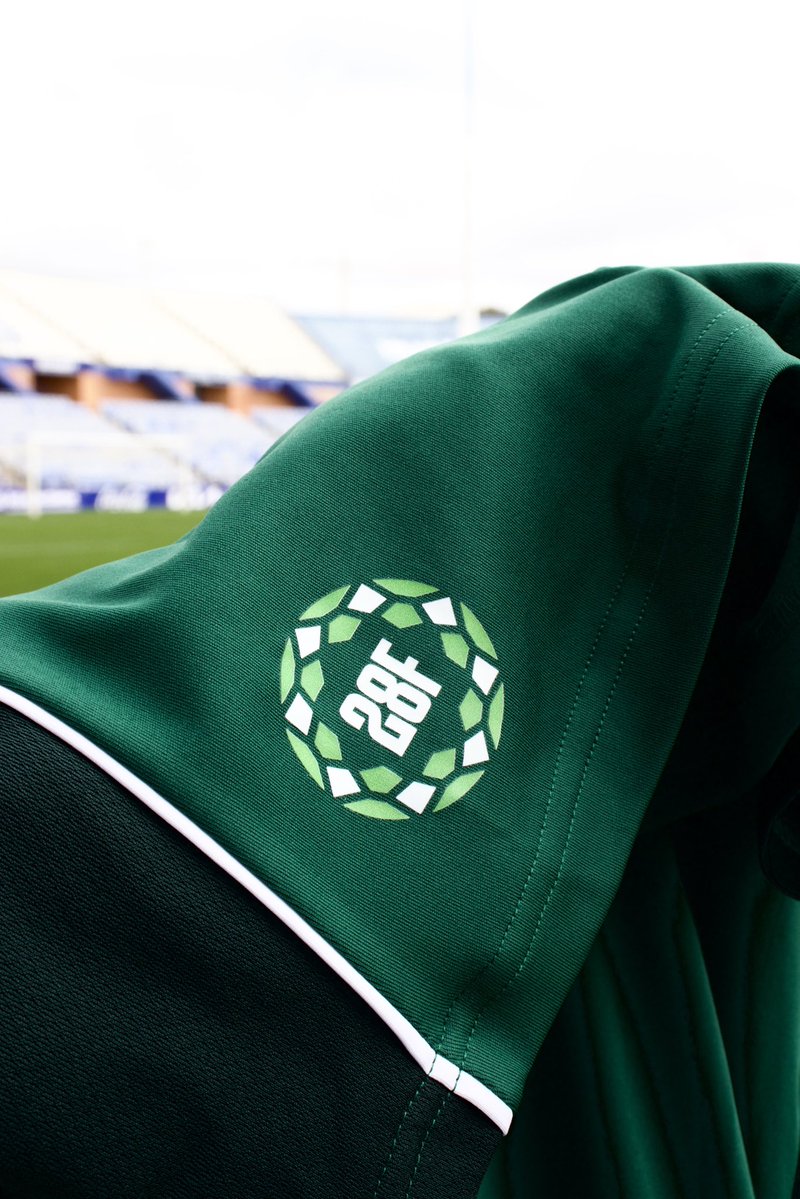 <a href="/adidas_ES/">adidas_ES</a> y el RC Recreativo de Huelva presentan la camiseta y la chaqueta  conmemorativa por el Día de Andalucía, celebrado el 28 de Febrero 💚🤍💚

Ambas estarán disponibles en nuestra Tienda Oficial a partir del próximo lunes 23 de febrero 🔜

Ese mismo día, os daremos el