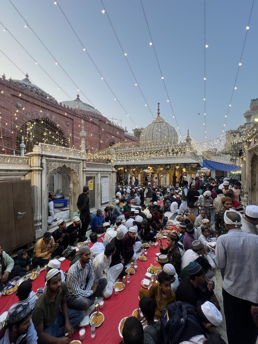SyedAnisNizami's tweet photo. 2nd Day of Ramadan 2026 at Dargah Hazrat Nizamuddin Aulia (R.A). For any information please contact on +919999804670 https://t.co/RRLWOJPjTh