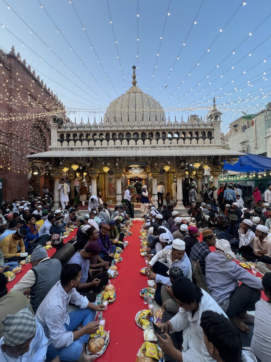 SyedAnisNizami's tweet photo. 2nd Day of Ramadan 2026 at Dargah Hazrat Nizamuddin Aulia (R.A). For any information please contact on +919999804670 https://t.co/RRLWOJPjTh