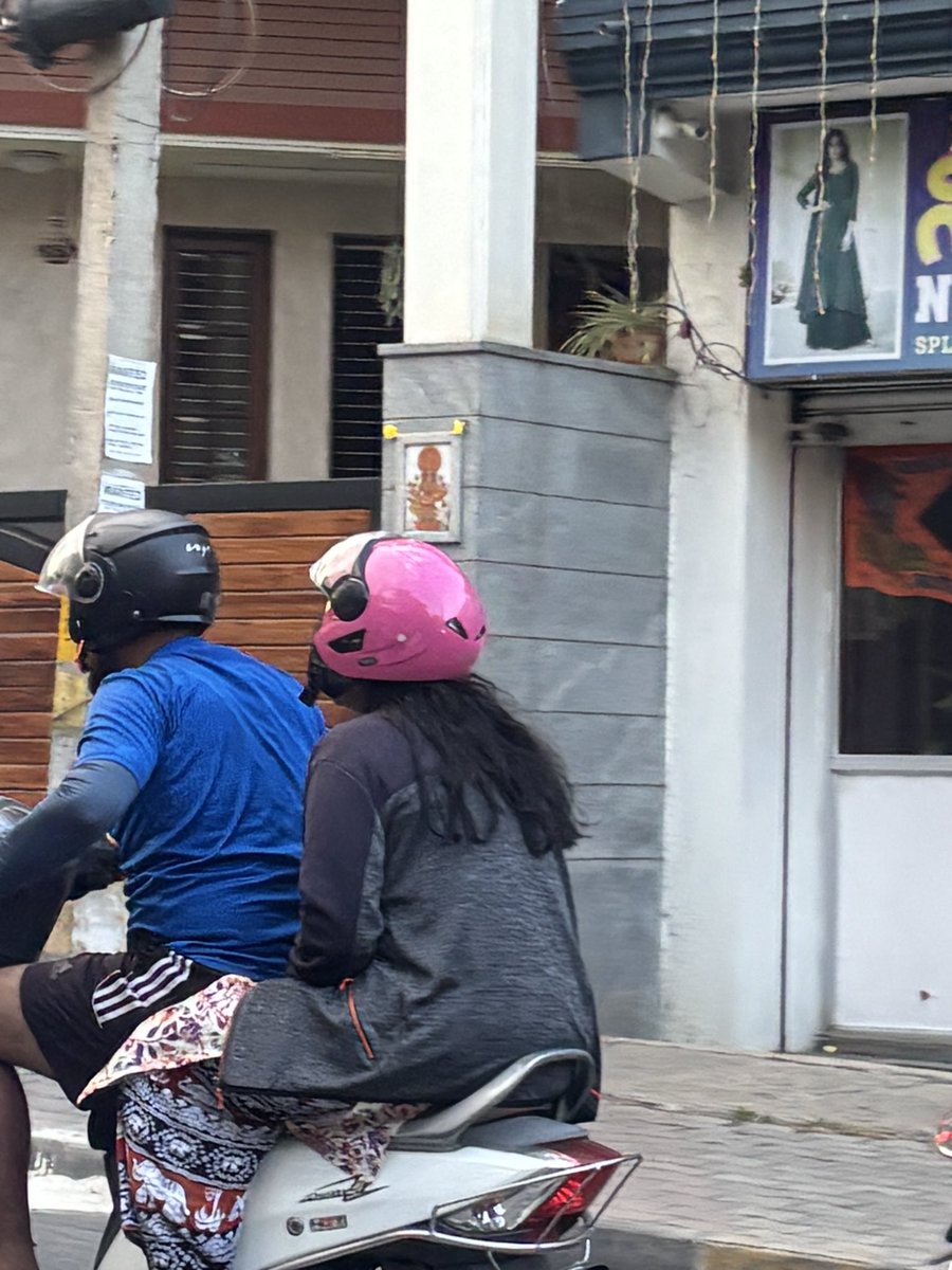 Throwaway195361's tweet photo. Confronted this guy on my way from office today who spat on the road and it fell on my hand and bike. When confronted he first verbally abused, then hit my helmet and then proceeded to pick up a glass bottle from the road to hit but was stopped by people around.
@BlrCityPolice https://t.co/ZYoQ7EAvYs