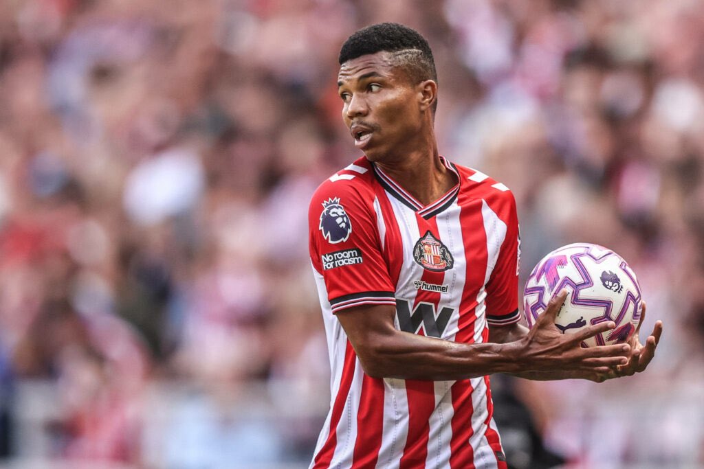 🚨 🇨🇭 Granit Xhaka has trained all week and is back in the Sunderland squad to face Fulham on Sunday. 
❌ 🇲🇿 However, Reinildo will miss the next 4 weeks having injured his knee #SAFC