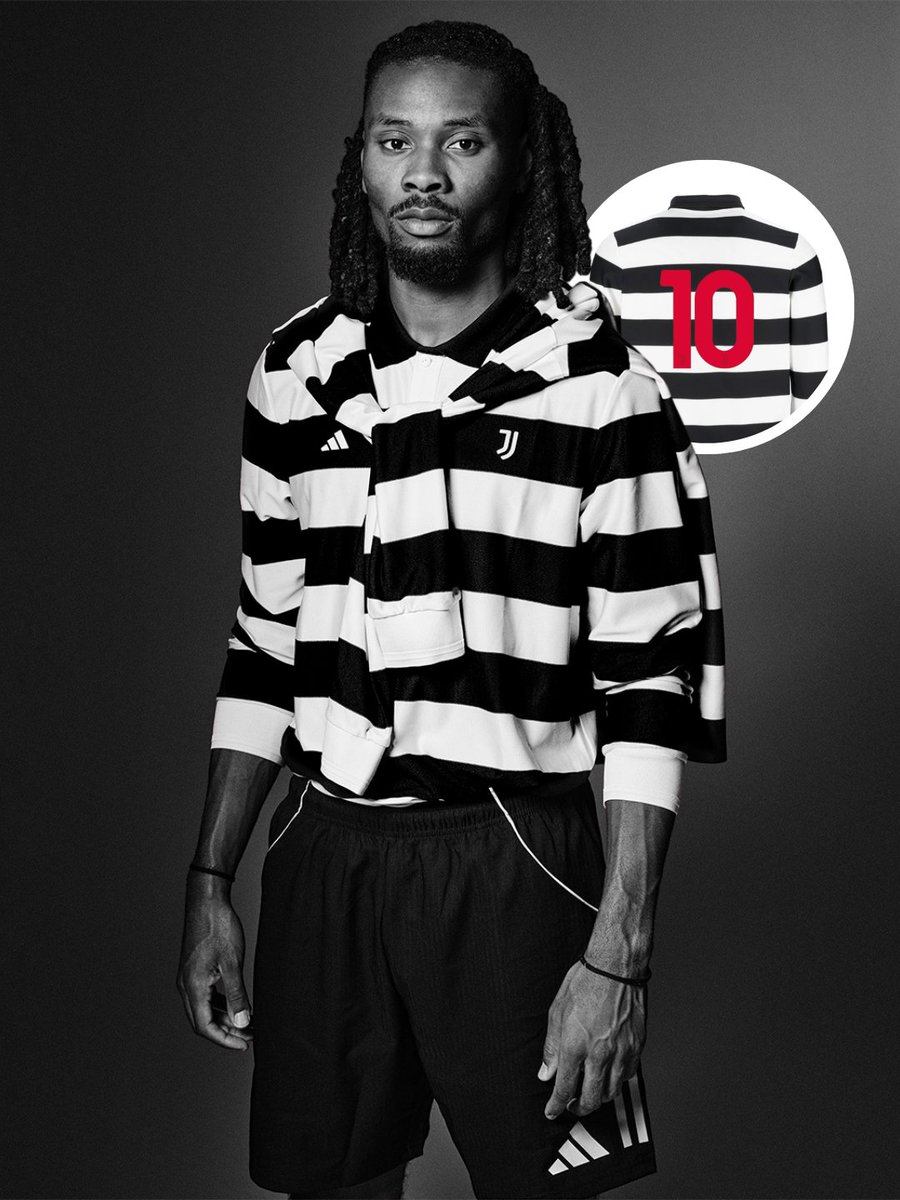 ⚪️⚫️ Horizontal stripes, long sleeves, and a polo collar