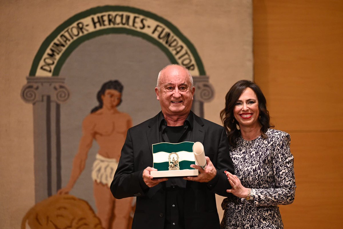 Ser andaluz es no resignarse a que los problemas se 
eternicen. 

Es exigir más, pero también dar más.

Es generosidad, es valentía.

¡Enhorabuena a los galardonados hoy con las #BanderasAndalucía en #Granada!  

Sois un orgullo para todos.