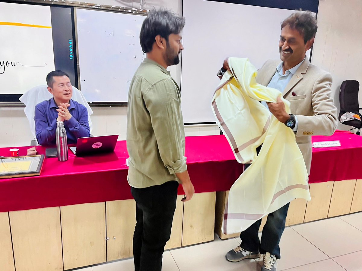 Ptdducbhu's tweet photo. पं॰ दीनदयाल उपाध्याय पीठ के शोध छात्र अंकुर राय को हरियाणा लोक सेवा आयोग में सहायक प्रोफेसर होने पर आज दीनदयाल उपाध्याय पीठ की ओर से पीठ के समन्वयक प्रो॰ तेज प्रताप सिंह के द्वारा सम्मानित किया गया ।। @VCofficeBHU @bhu_updates @bhupro @dpradhanbjp @MinOfCultureGoI https://t.co/E2BOROsnuJ