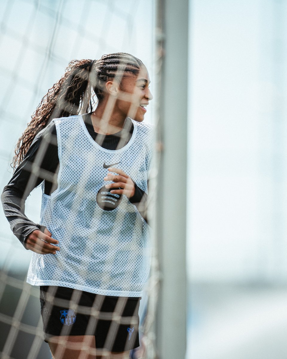 fcsgxgwiq71's tweet image. RT @FCBfemeni: Amb ganes de partit.