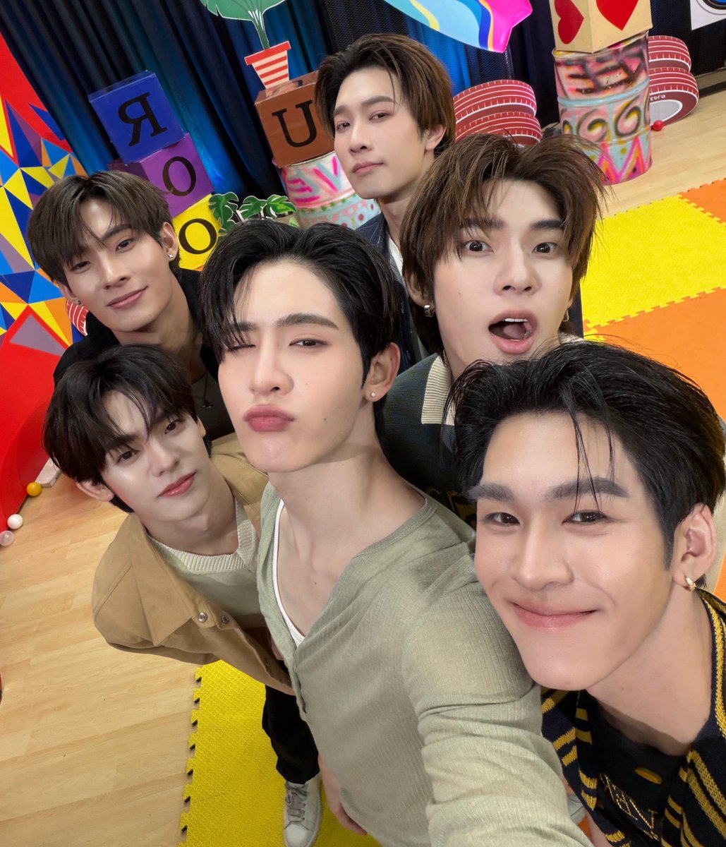 เด็กน้อยในนั้นโตมาเป็นเด็กน้อยเหมือนเดิมในวันนี้ (มั้ง) 555555 ชอบกันไหมครับทุกคนน 
#โตมาเป็นxDEXX
#DEXXth