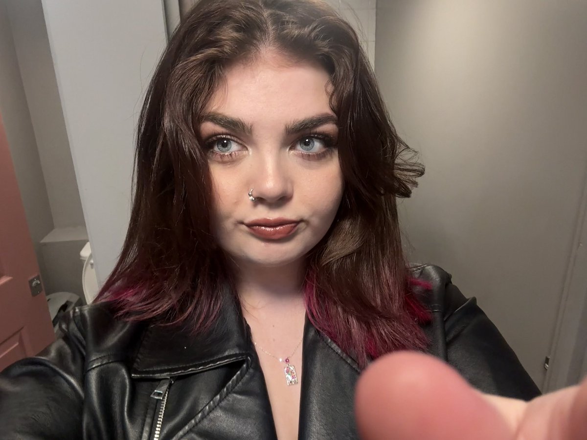 chloé 🌹 tweet media