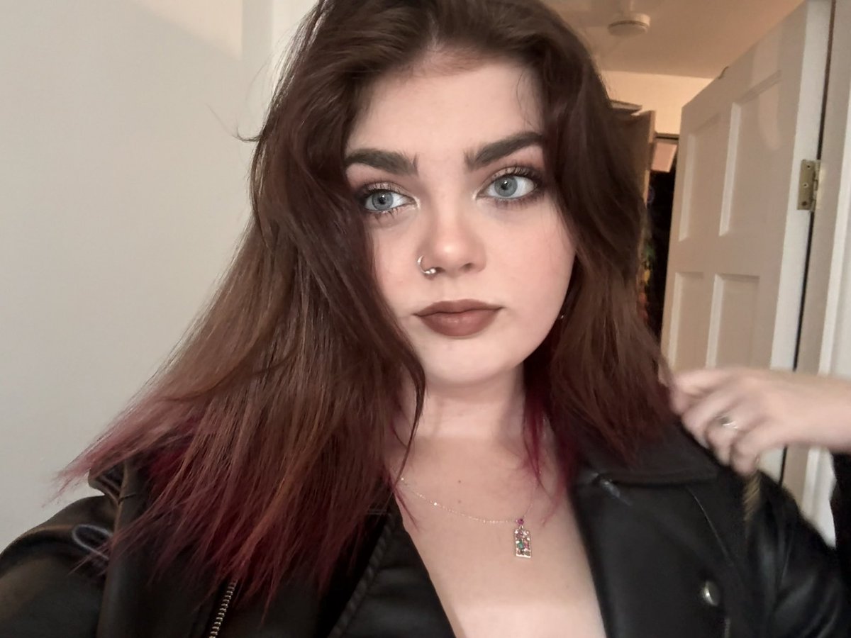 chloé 🌹 tweet media