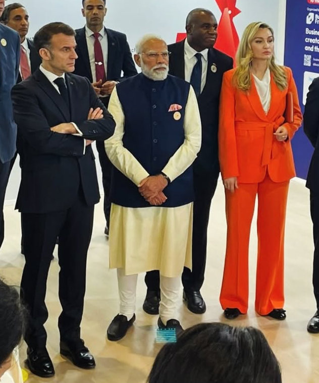 viktorbk's tweet image. Två världsledare och en fransman.