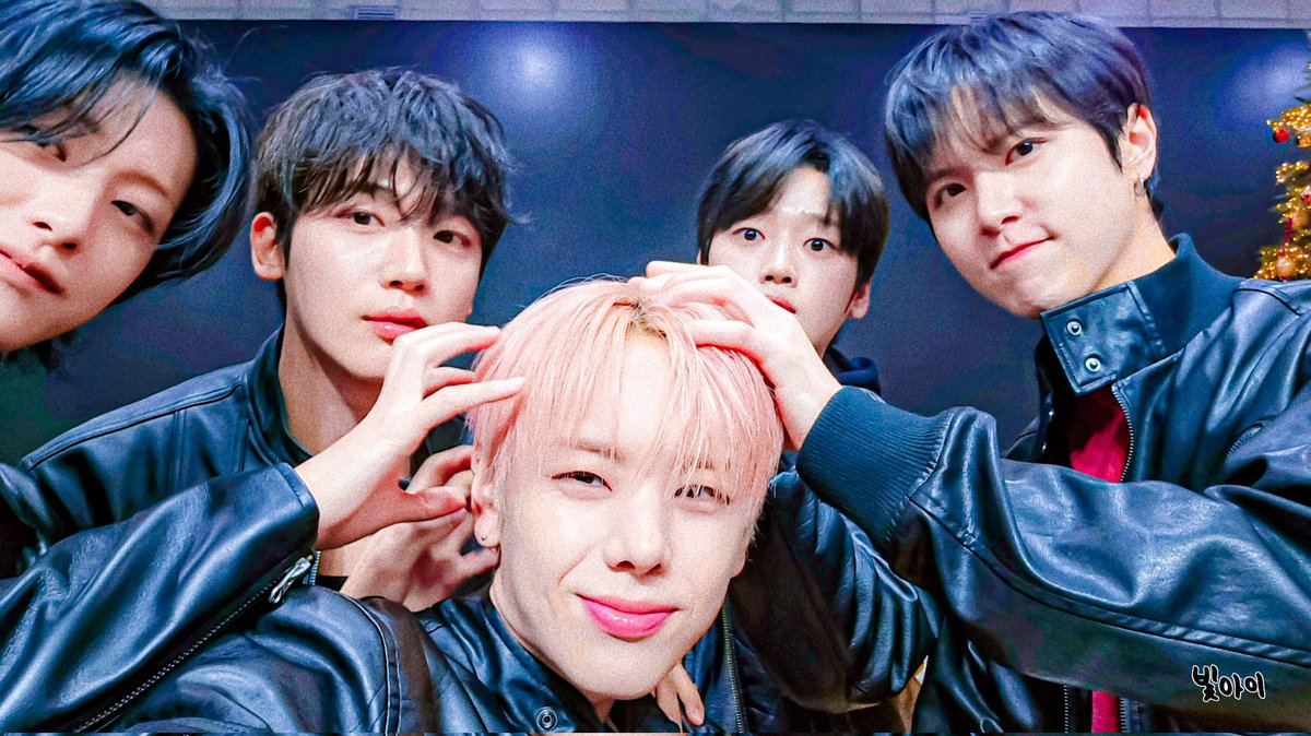 Radiante_wei's tweet photo. 팬싸 단.사의 추억
나 진짜 하고팠던거 있는데
담에 뽑힘 디테일하게 설명해줄께ㅋㅋ

#위아이 #장대현 #김동한 #유용하 #김요한 #강석화 #WEi https://t.co/b1RAVD4oQH